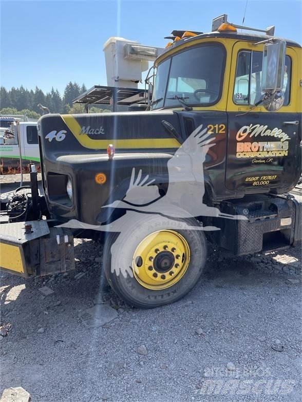 Mack DM688S Ťahače