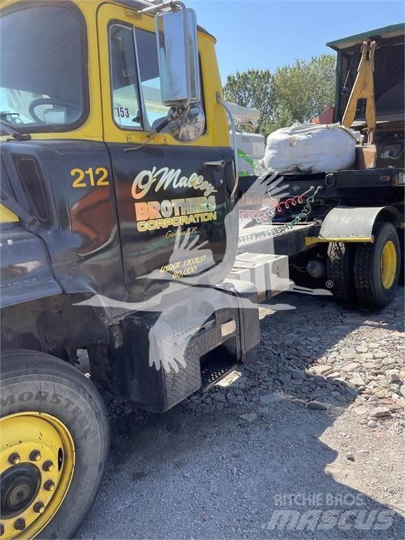 Mack DM688S Ťahače