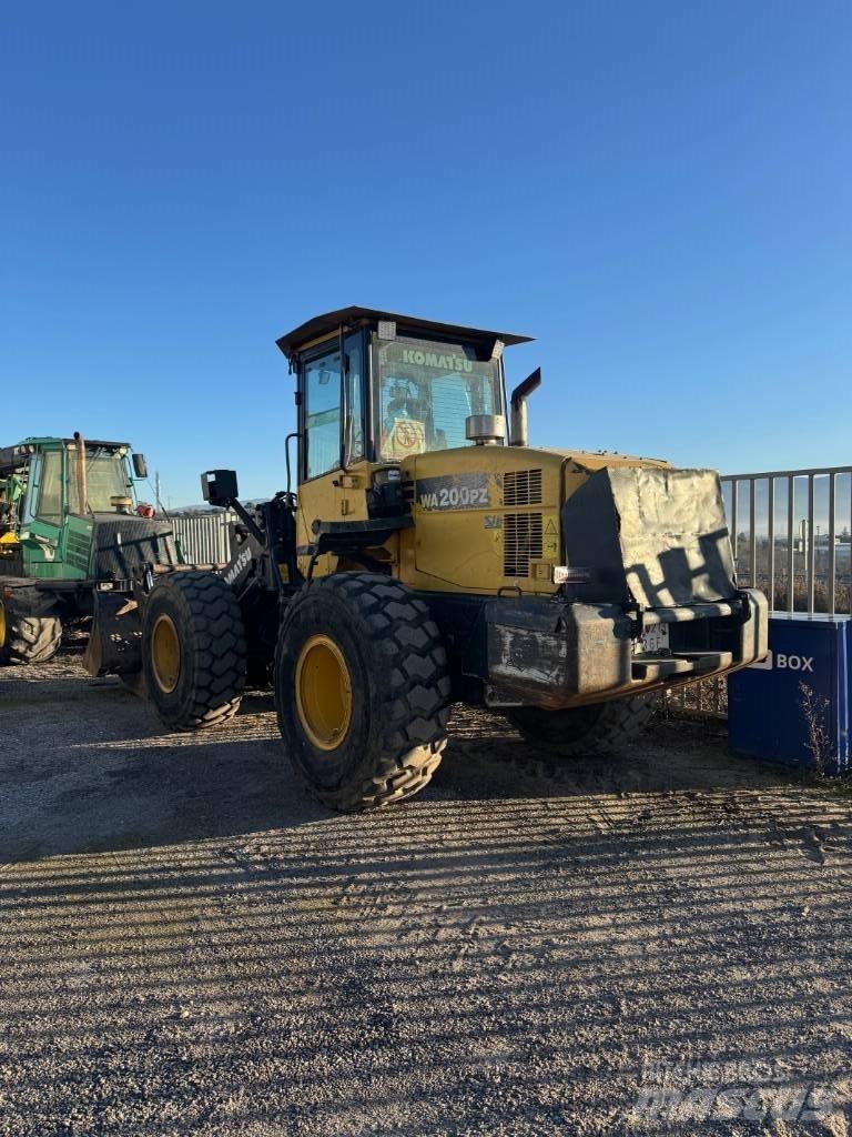 Komatsu WA 200 PZ-6 Kolesové nakladače