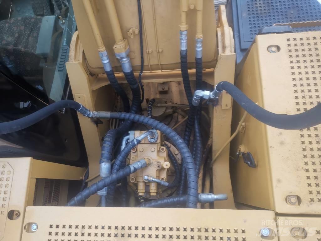 CAT 330 D Pásové rýpadlá