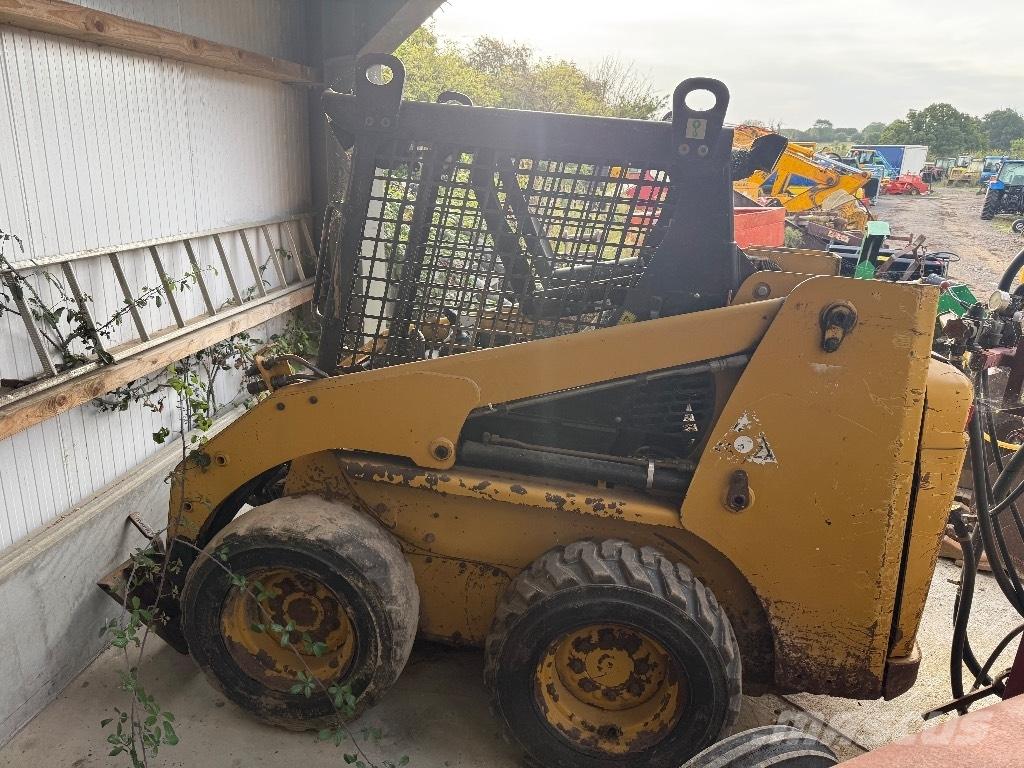 CAT 216 B 3 Šmykom riadené nakladače