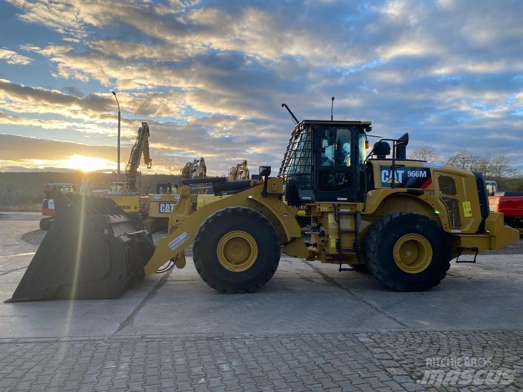 CAT 966 M Kolesové nakladače