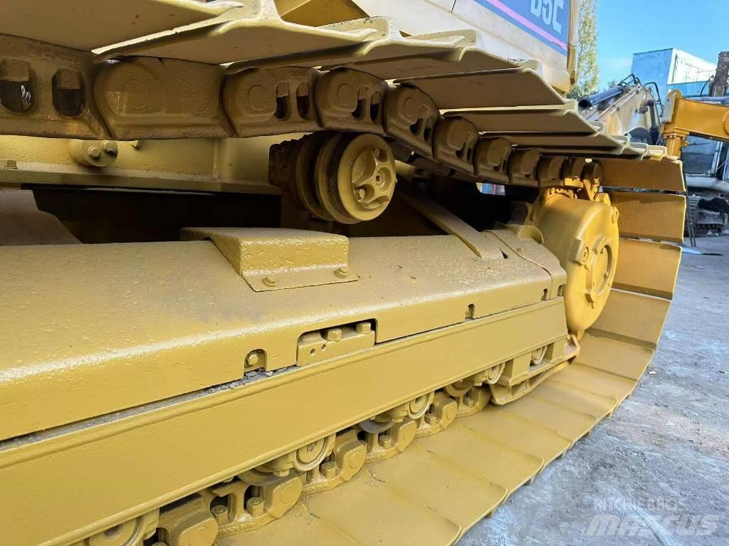 CAT D 5 C Pásové dozéry