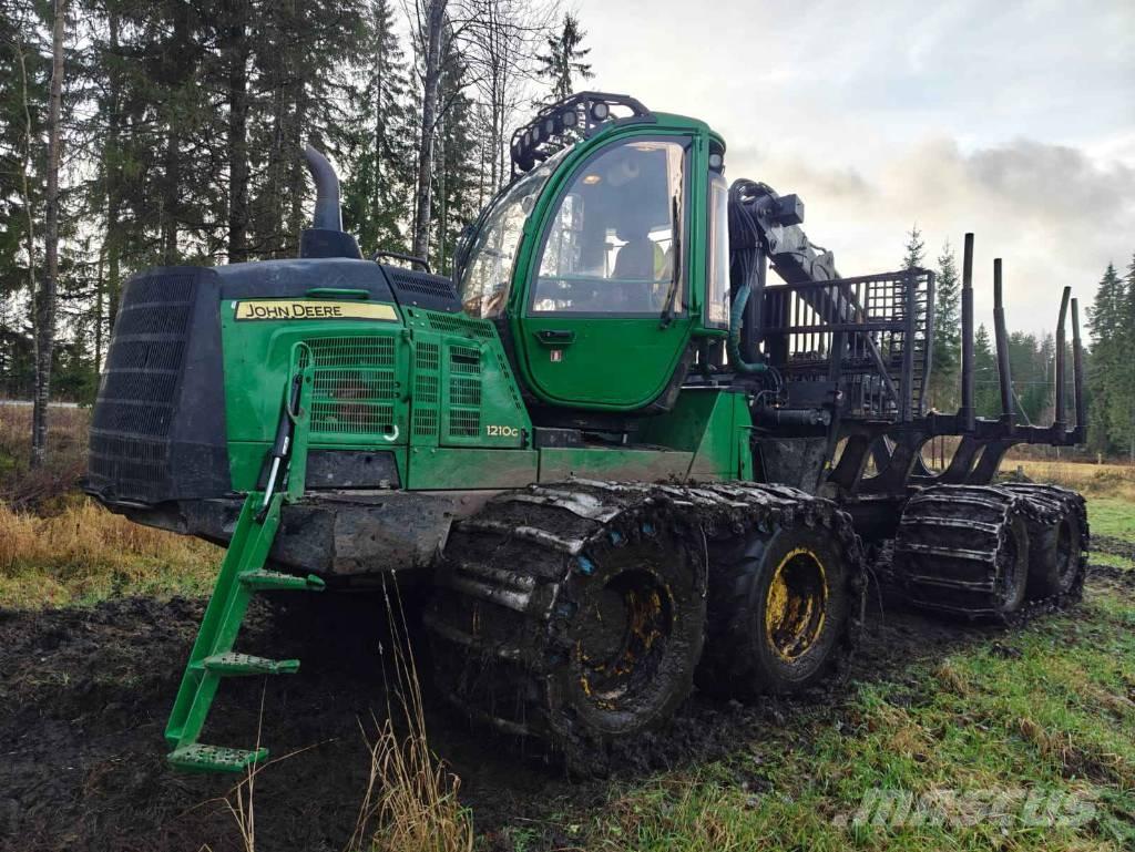 John Deere 1210 G Lesné traktory