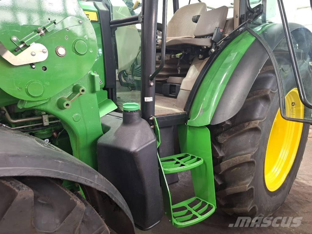 John Deere 5115 M Traktory