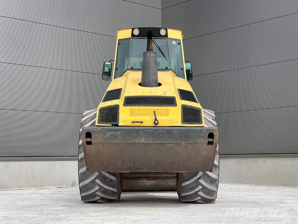 Bomag BW 213 DH-4 Ťahačové valce