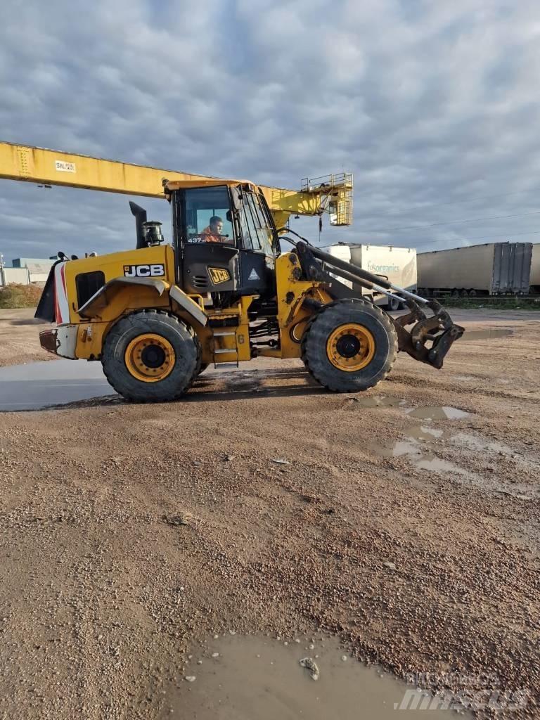JCB 437 HT Kolesové nakladače