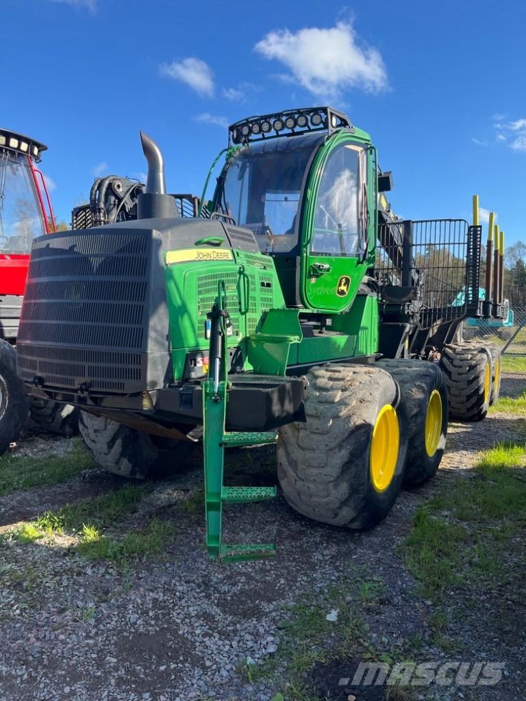 John Deere 1210G Lesné traktory