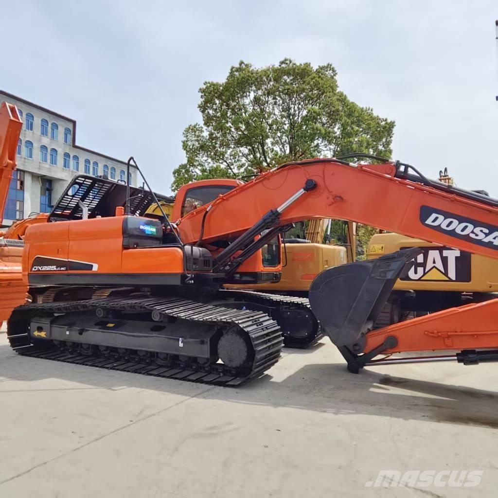 Doosan DX 225 Pásové rýpadlá