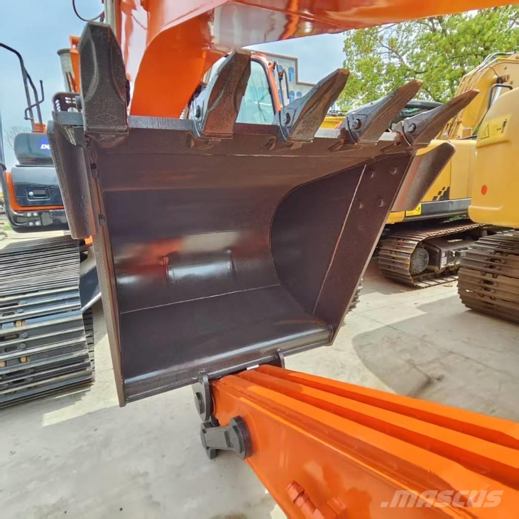 Doosan DX 225 Pásové rýpadlá