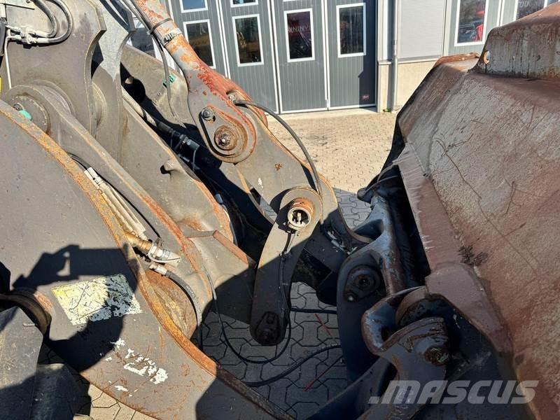 Volvo L90F Kolesové nakladače