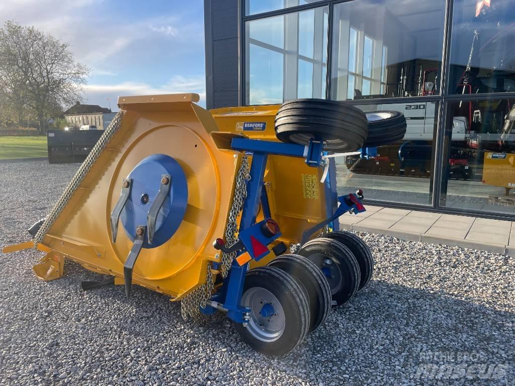 Bomford TriWing 4600 Žacie stroje
