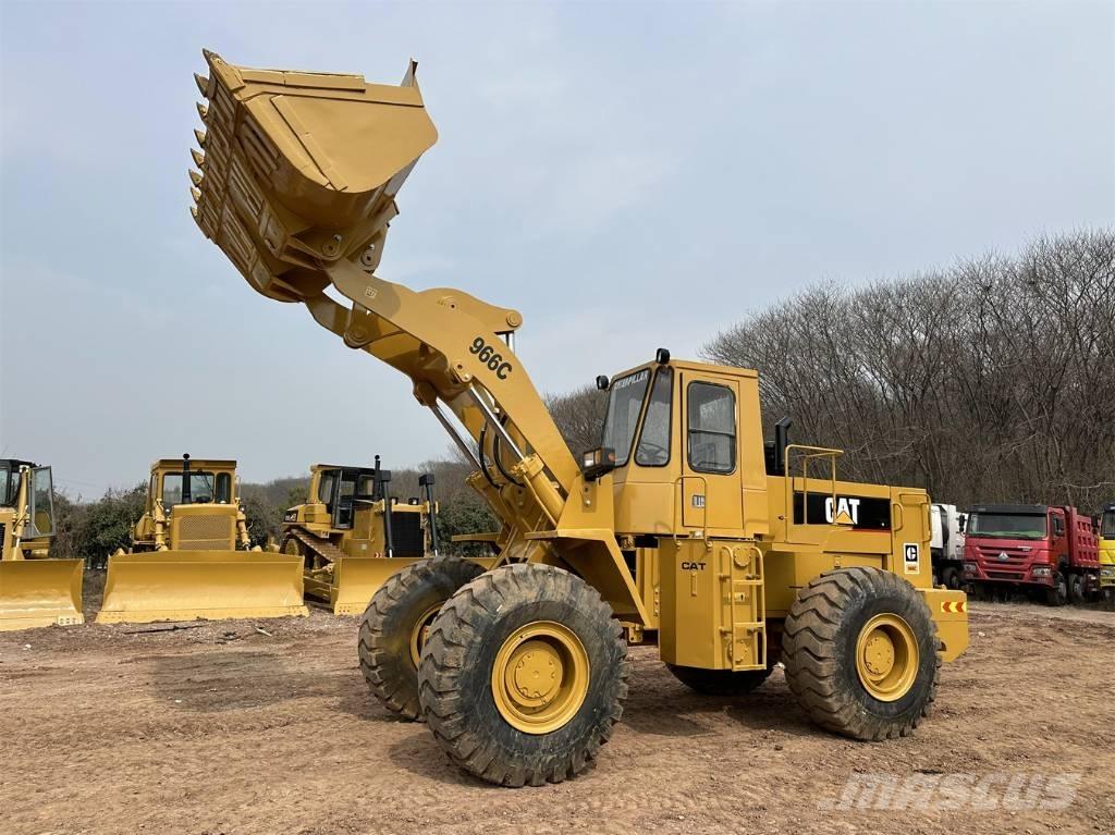 CAT 966C Kolesové nakladače