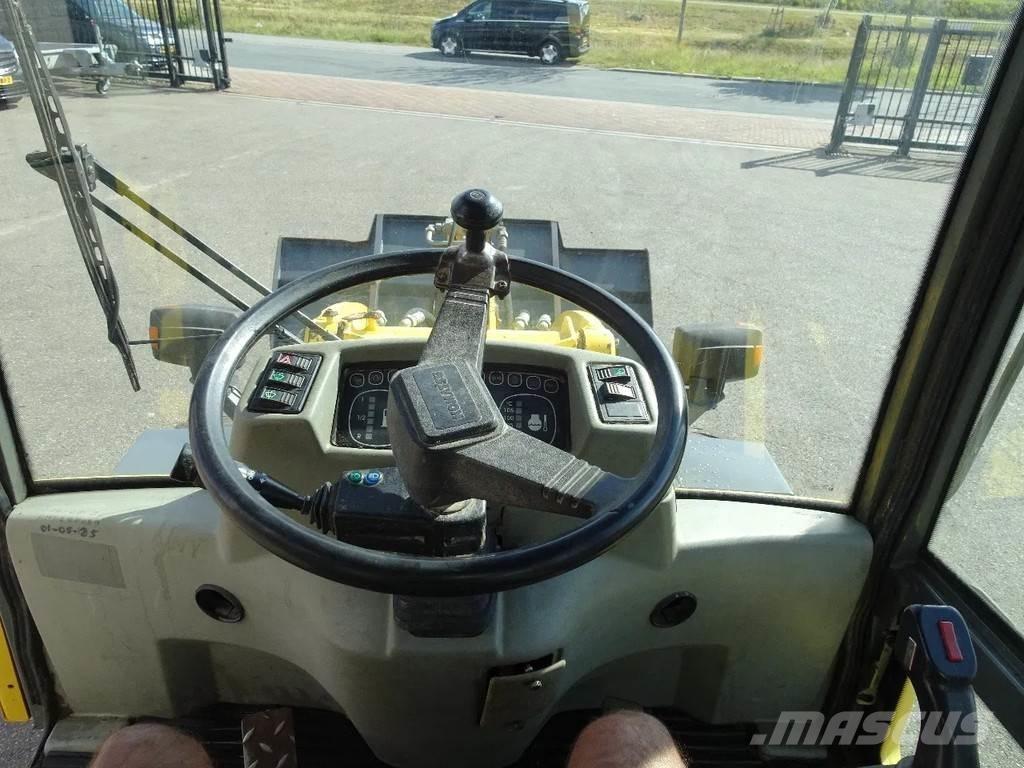 Komatsu WA65-3 Kolesové nakladače