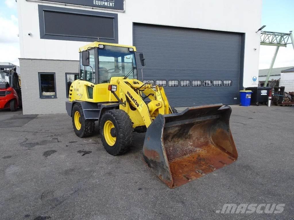 Komatsu WA65-3 Kolesové nakladače