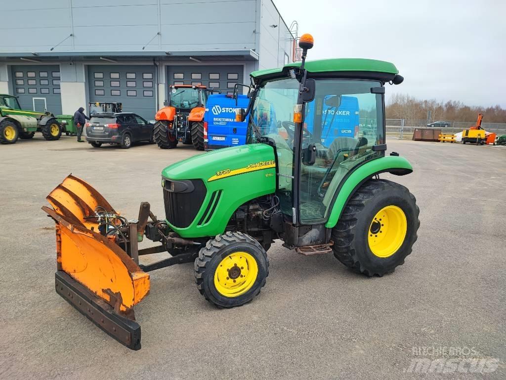 John Deere 3720 Kompaktné traktory