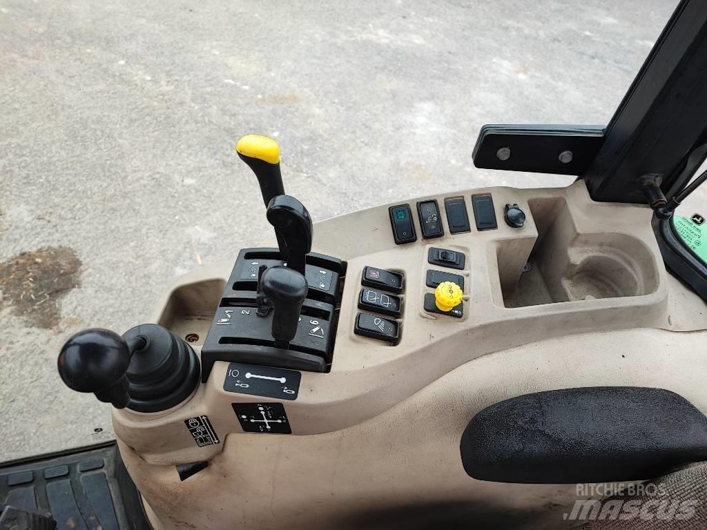 John Deere 3720 Kompaktné traktory