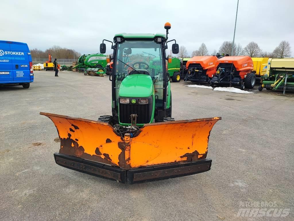 John Deere 3720 Kompaktné traktory