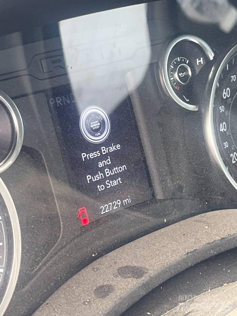 RAM 5500 Plošinové nákladné automobily/nákladné automobily so sklápacími bočnicami