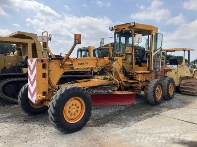 Komatsu GD 405 A-2 Grejdery