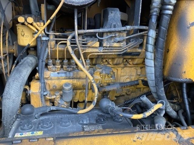 Komatsu GD 405 A-2 Grejdery