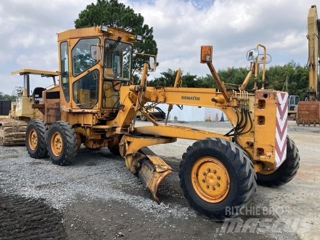 Komatsu GD 405 A-2 Grejdery