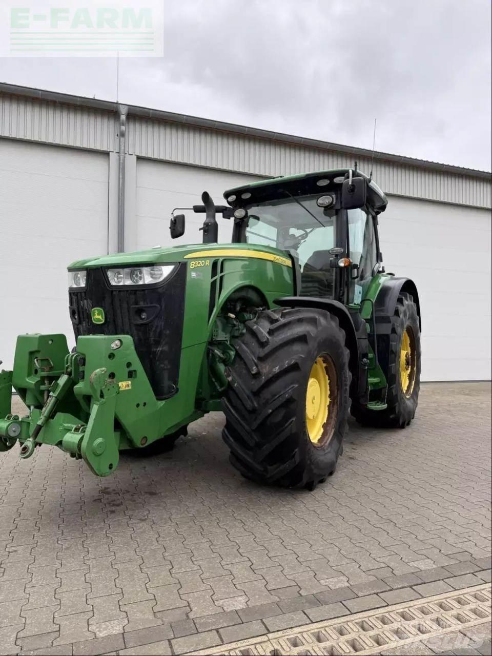 John Deere 8320 r Traktory