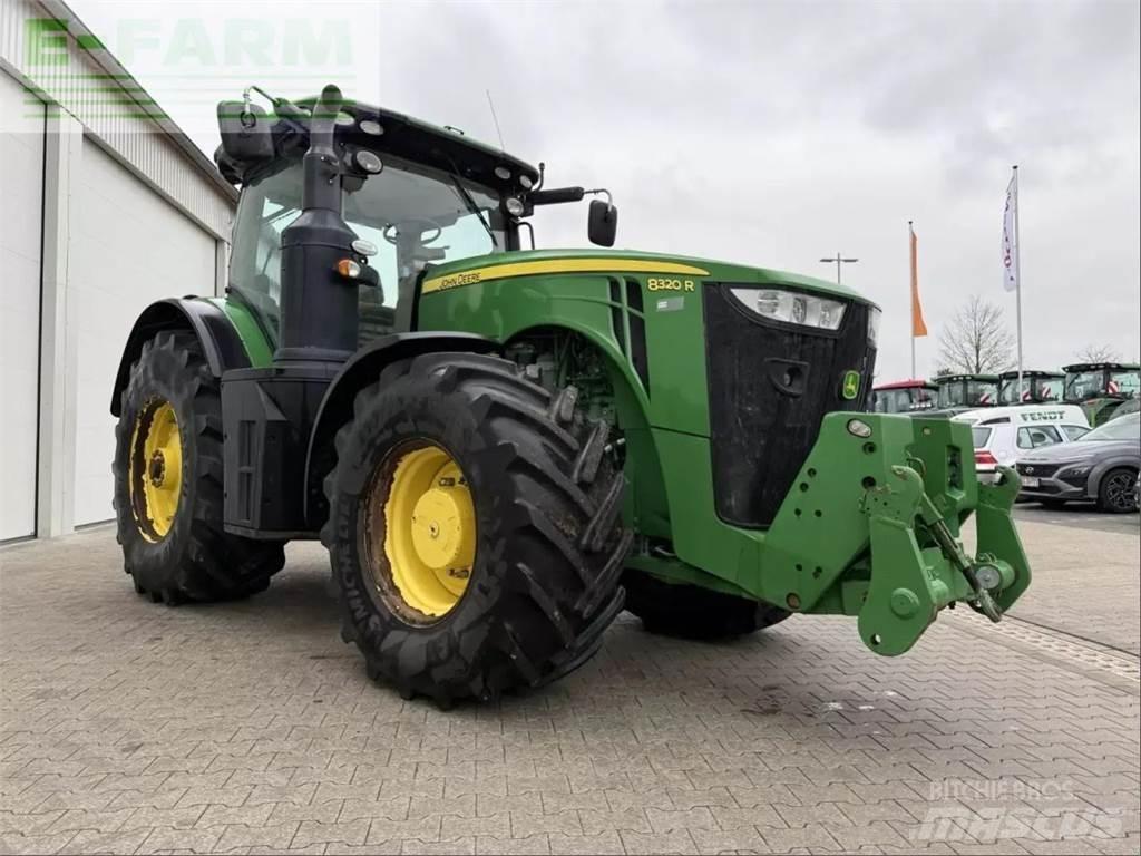 John Deere 8320 r Traktory