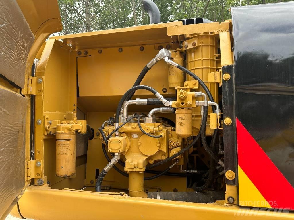 CAT 320D Pásové rýpadlá