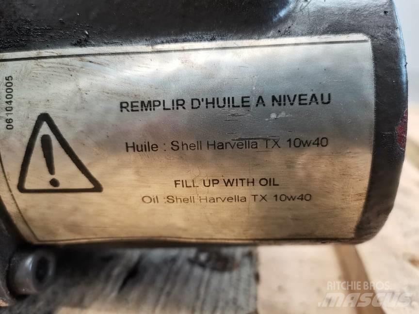 CLAAS Axion .... shaft Výložníky a lyžice