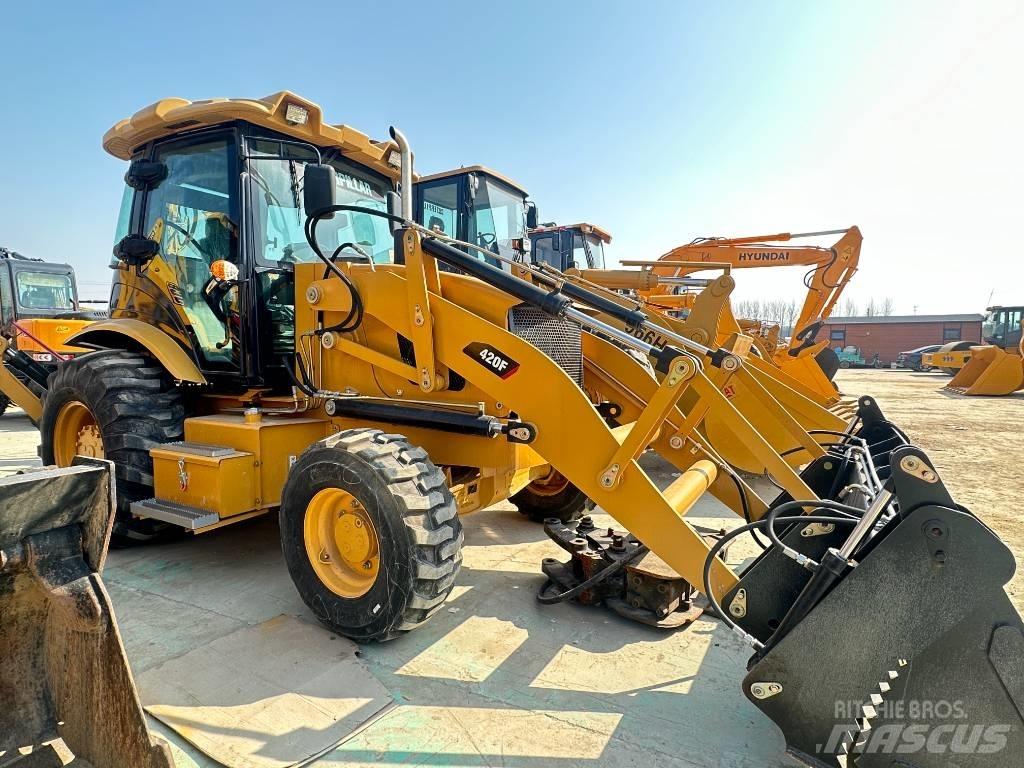 CAT 420F Kolesové nakladače