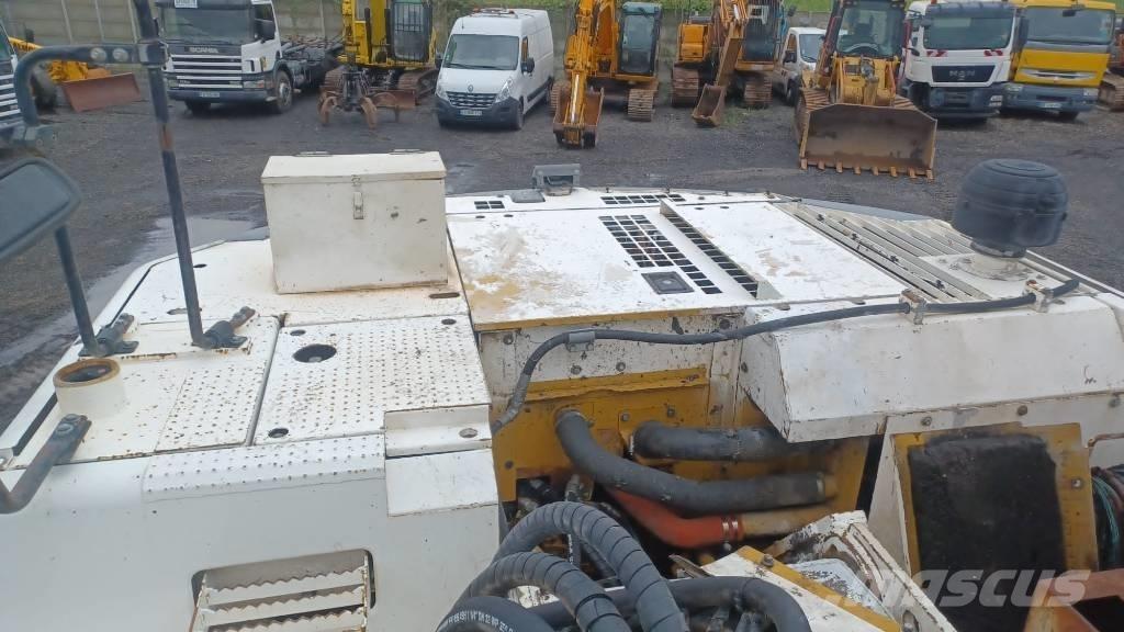CAT 328 D L Pásové rýpadlá