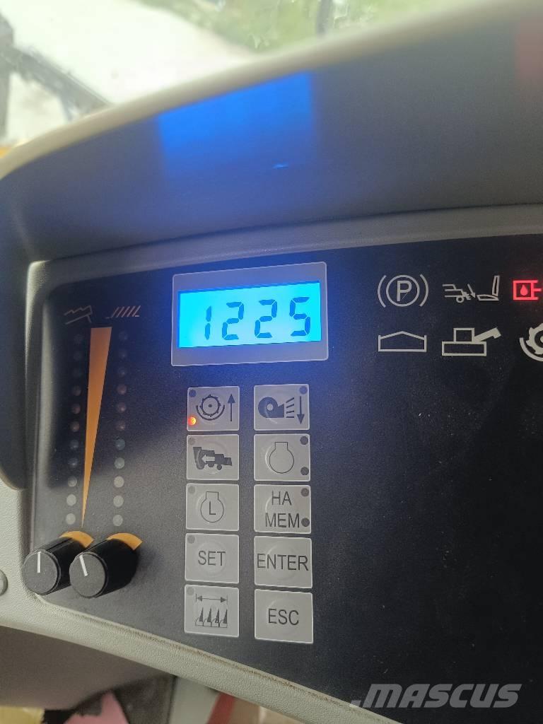 New Holland TC 5050 Kombinované zberacie stroje