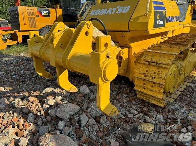 Komatsu D 85 Pásové dozéry