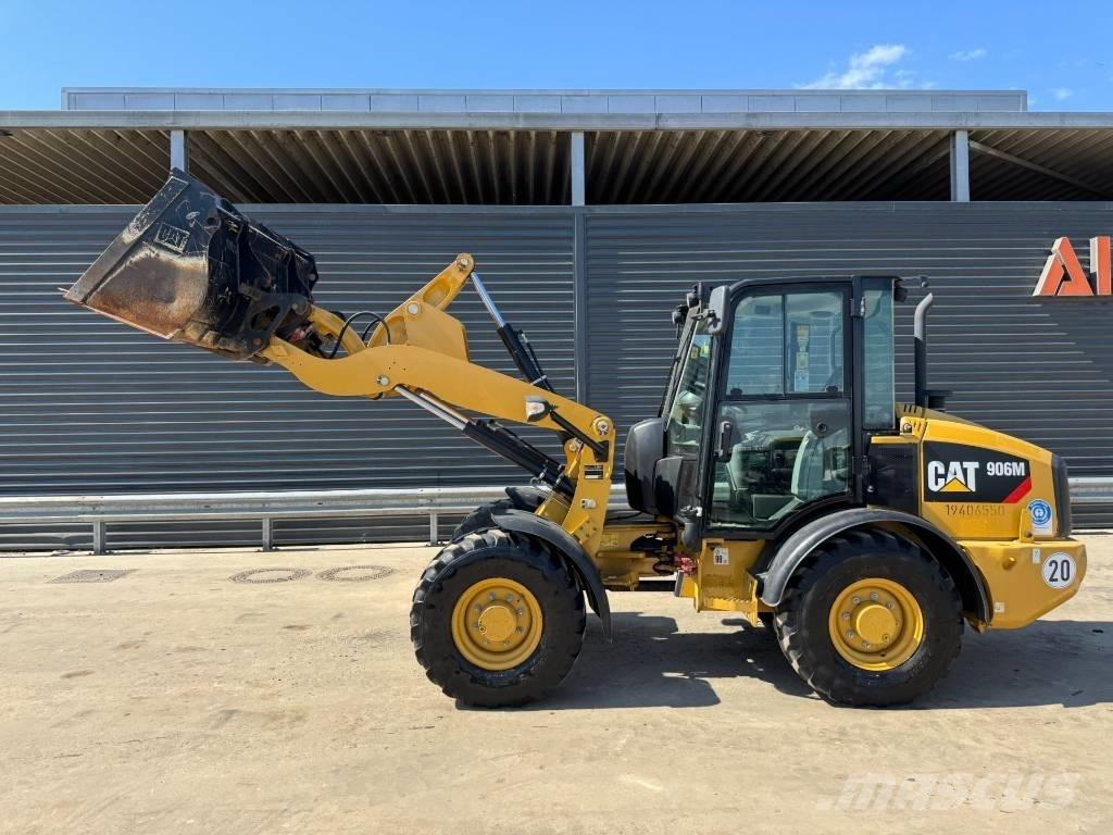 CAT 906M Kolesové nakladače