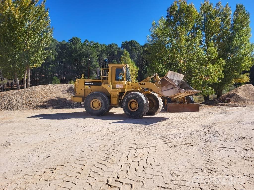 CAT 966E Kolesové nakladače