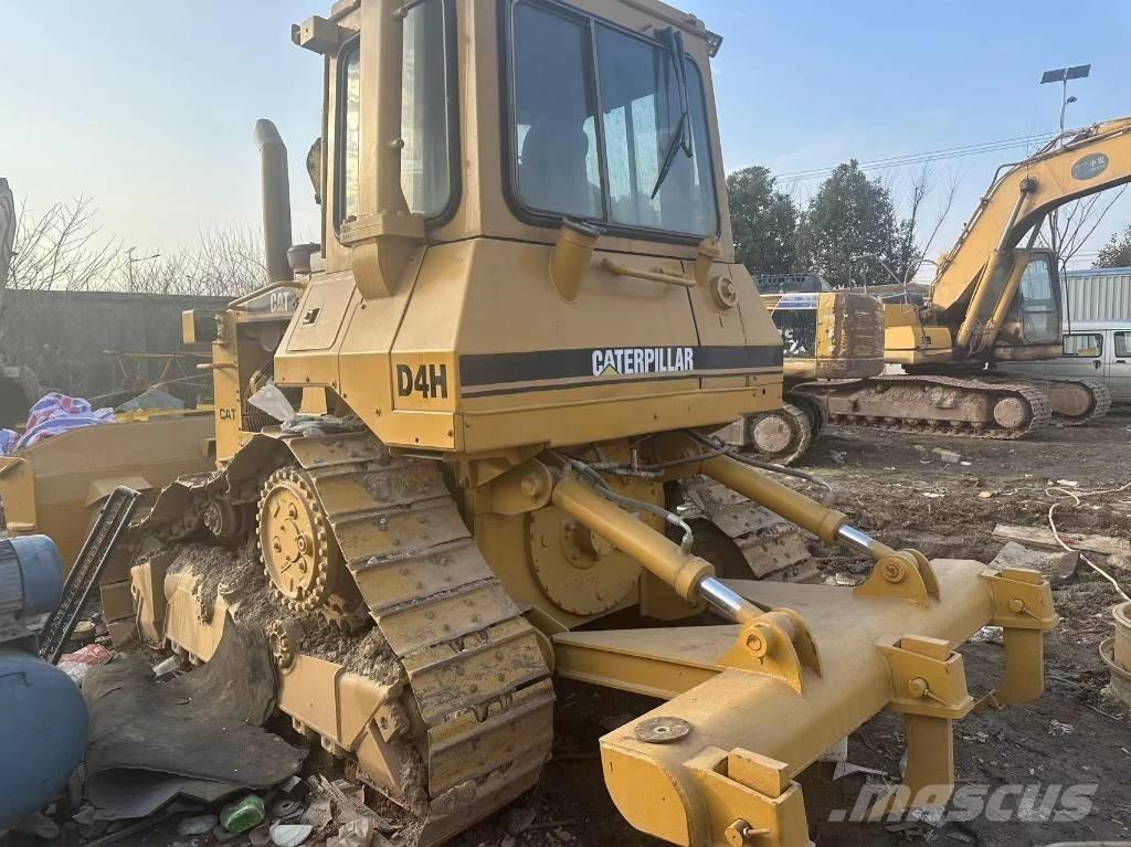CAT D4H Pásové dozéry