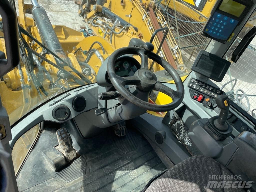 CAT 926M Kolesové nakladače
