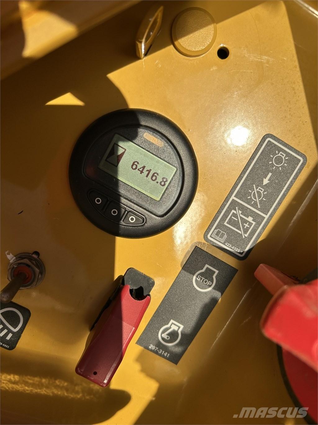 CAT D 5 LGP Pásové dozéry