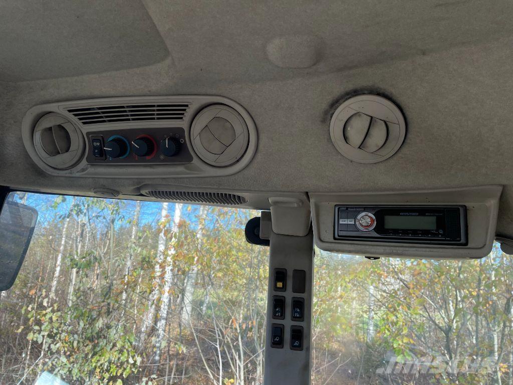 John Deere 5720 Traktory