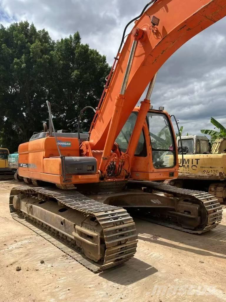 Doosan DX300LC Pásové rýpadlá