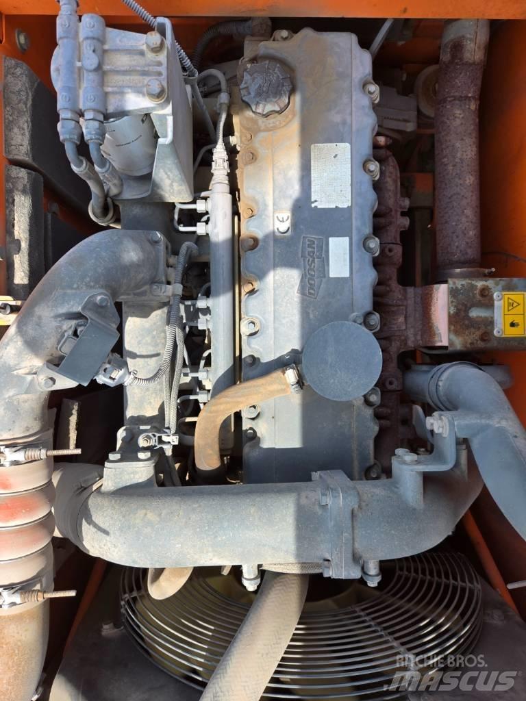 Doosan DX 220 LCA Pásové rýpadlá