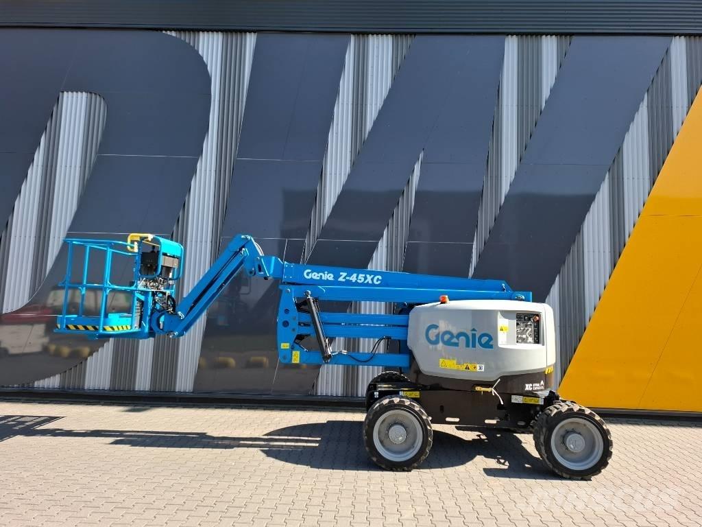 Genie Z45XC Kĺbové plošiny