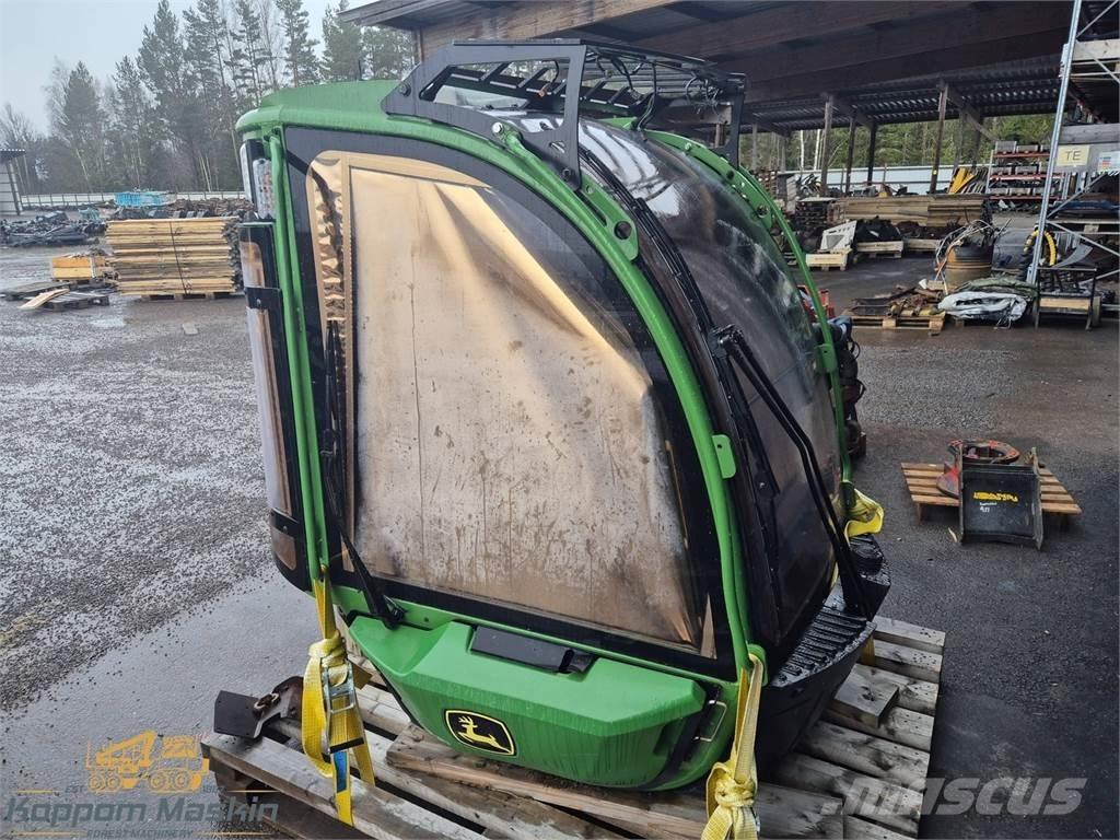 John Deere 1270G Kabíny a interiér