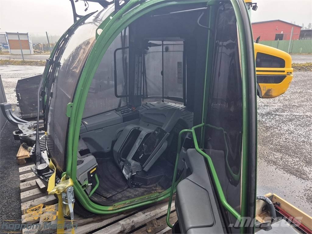 John Deere 1270G Kabíny a interiér