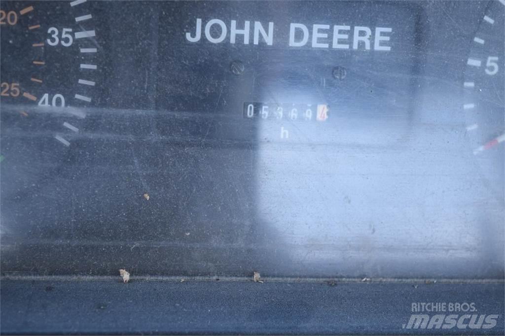John Deere 6100 Traktory