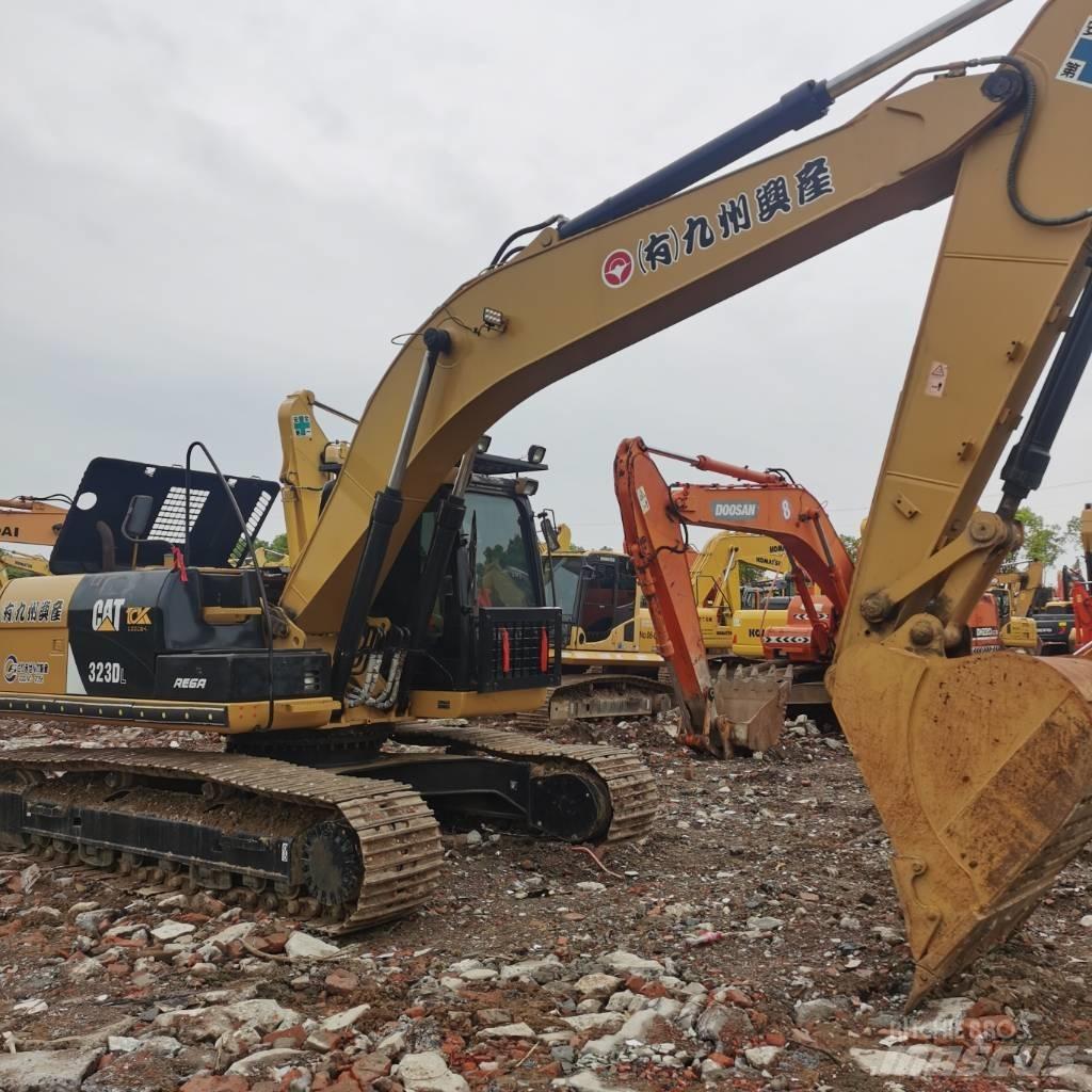 CAT 323DL Pásové rýpadlá