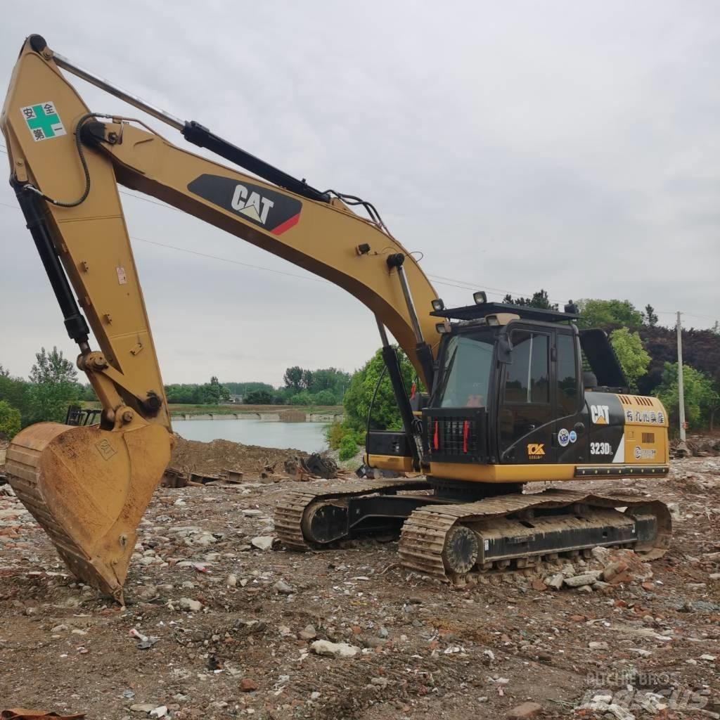 CAT 323DL Pásové rýpadlá