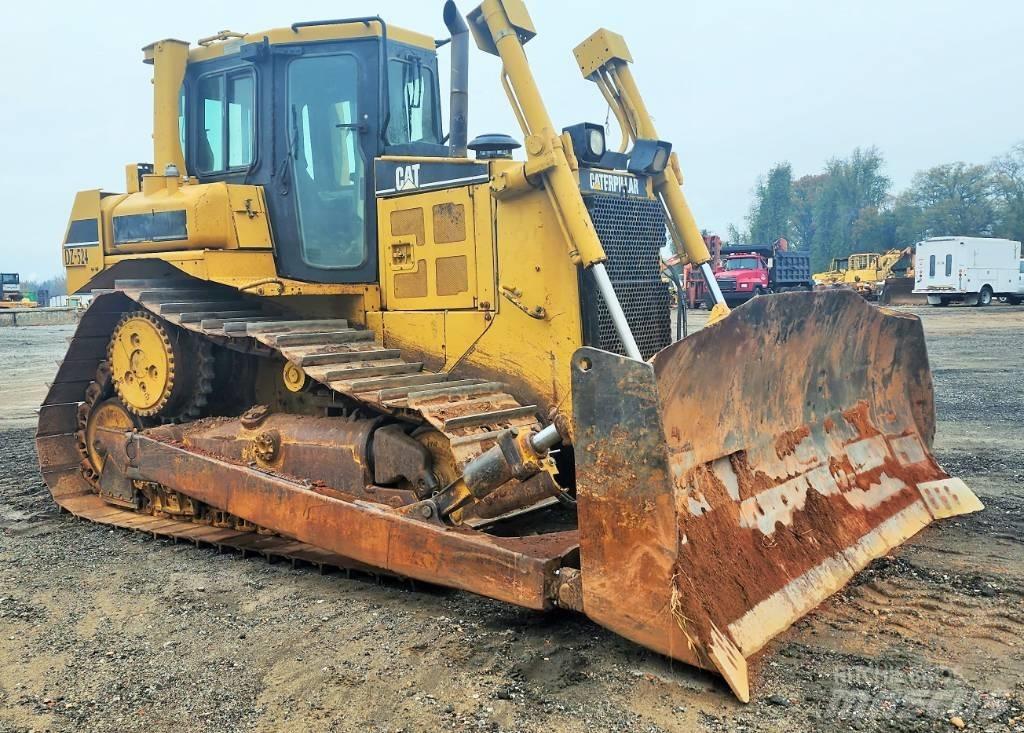 CAT D 6 R II Pásové dozéry