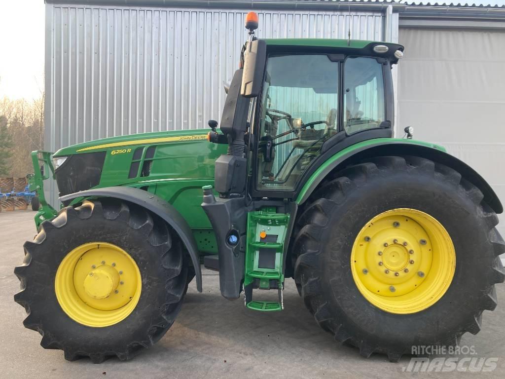 John Deere 6250 R Traktory